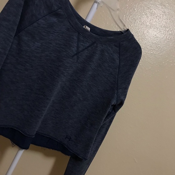 Women’s Under Armour Cropped Crewneck! - Picture 2 of 6